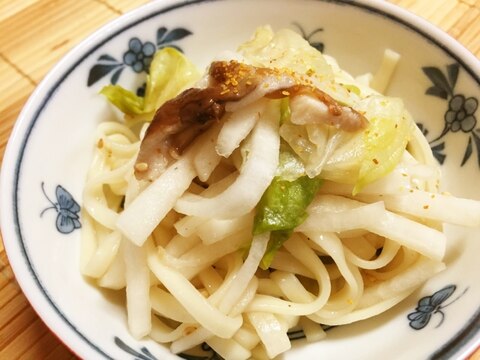 レタスとダイコンのうどんサラダ